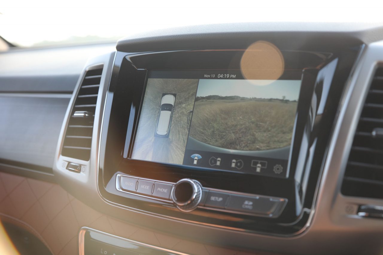 Mahindra Alturas Touchscreen