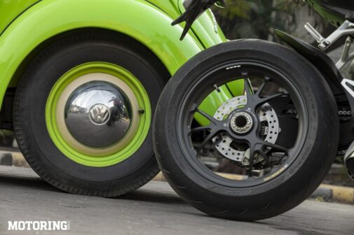 Ducati-Streetfighter-VS-Volkswagen-Beetle (13)