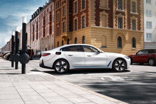 BMW i4 eDrive40 - charging