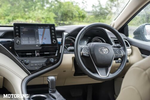 Toyota Camry Hybrid VS Lexus ES 300h 