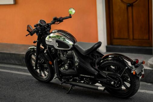 42 Bobber Black Mirror (1)