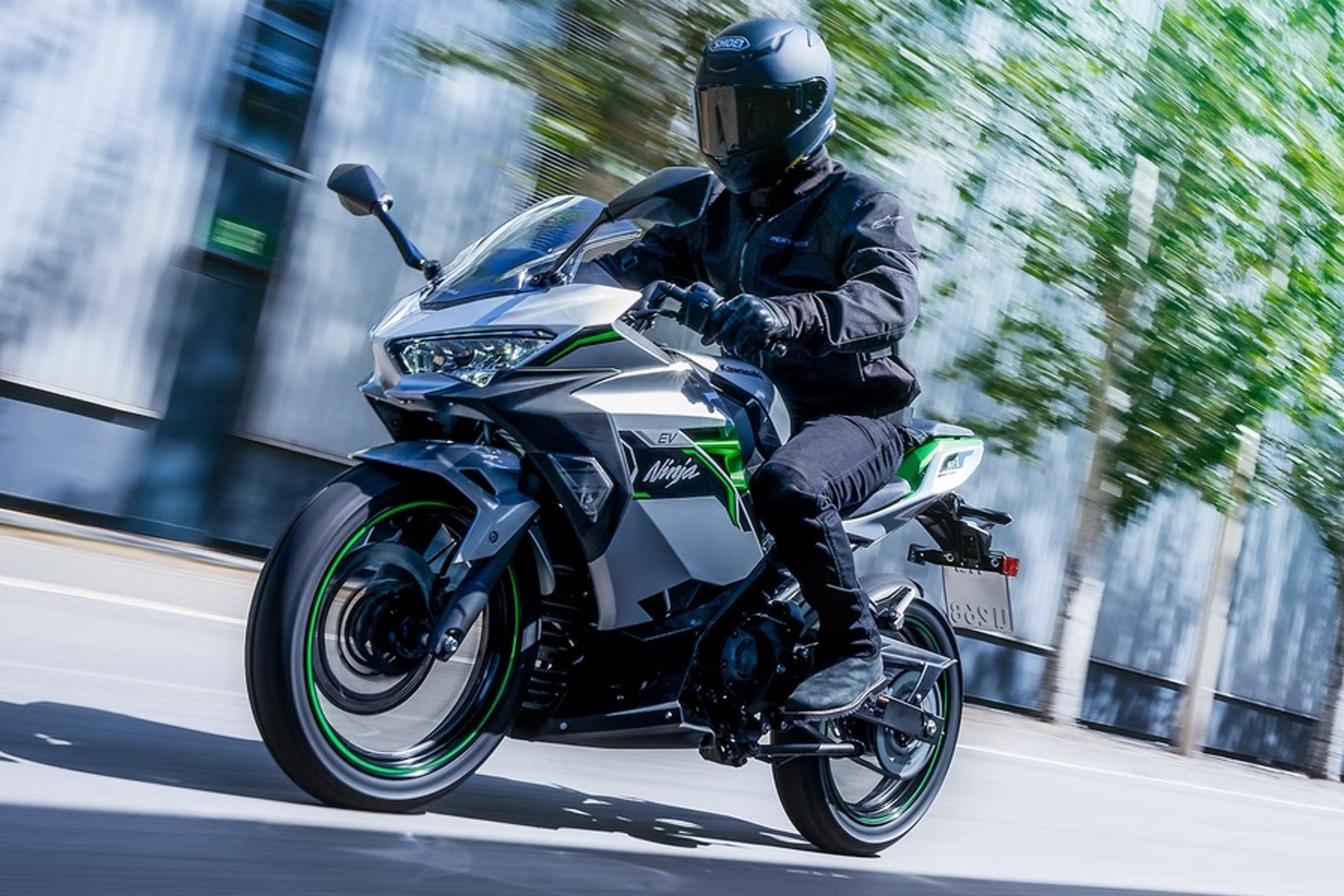 Kawasaki Bikes Under 1.5 Lakh in India - Price, Specs, Offers