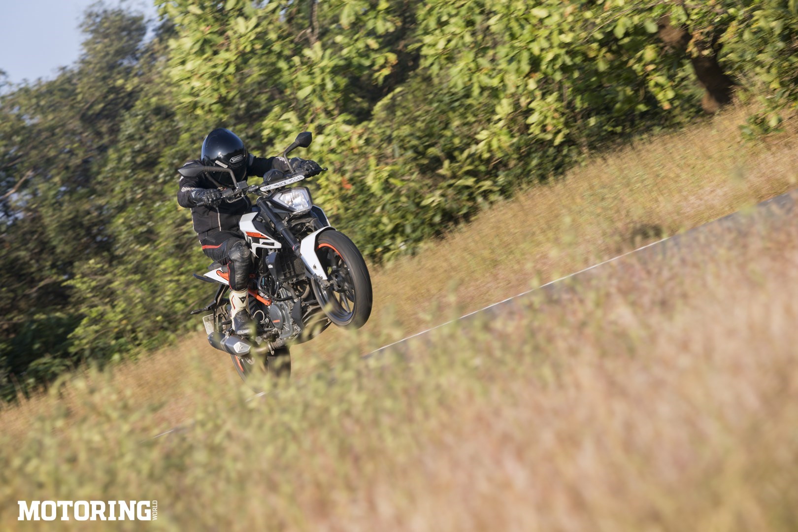 KTM Duke 250 VS Suzuki Gixxer 250: Quarter System - Motoring World