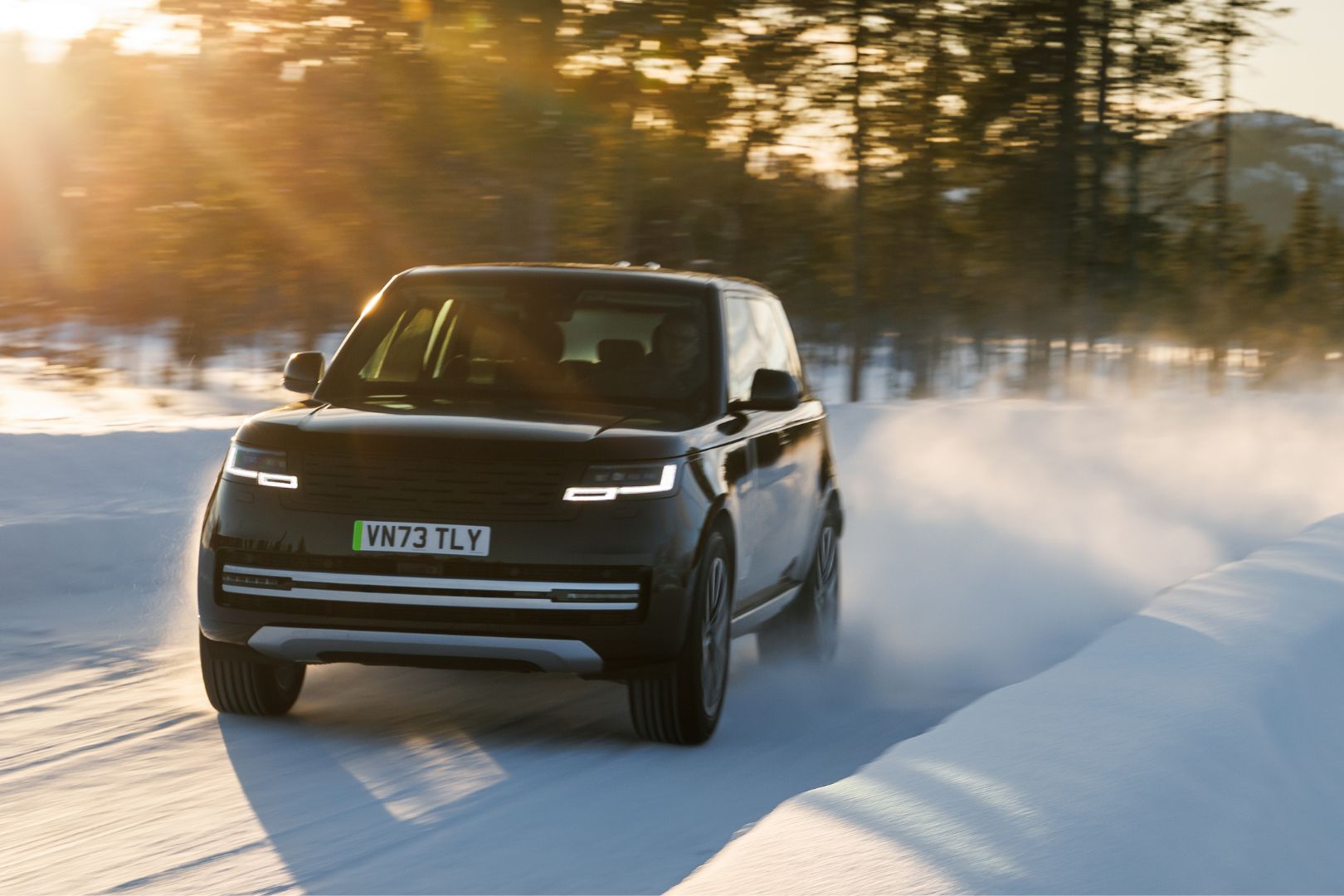 The Range Rover Electric completes cold-weather testing - Motoring World