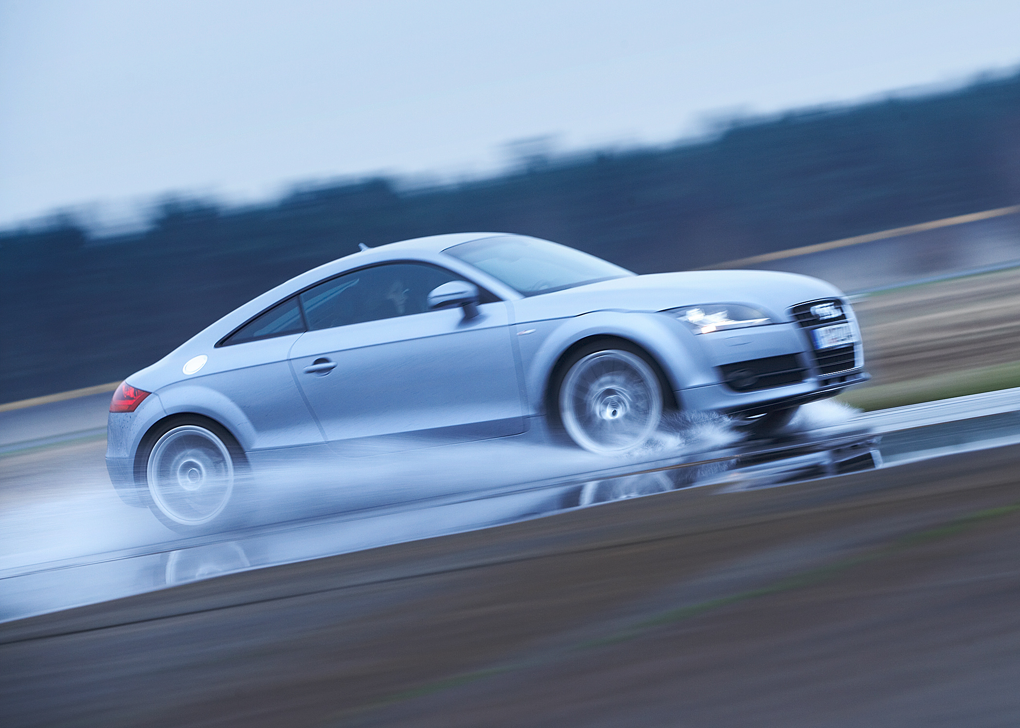 What’s aquaplaning, and how do you avoid it?